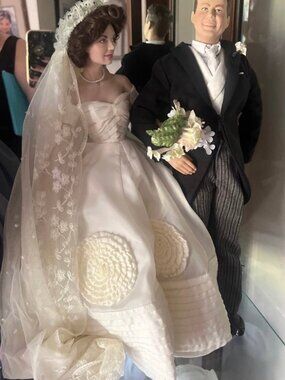 Franklin Mint Jackie Kennedy & JFK Wedding Dolls Set - Trunk, 5 Outfits, COA